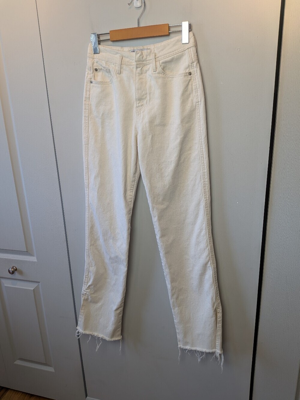 ZARA Straight Leg White Pants Women Size 2 Slit  At The Bottom Leg 100% Cotton